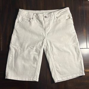 Simply Vera by Vera Wang Roll Cuff Bermuda Size 2 White Shorts w White Stitching